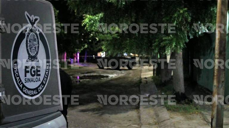 La víctima circulaba a bordo de una motocicleta por la calle La Anona, y tras ser tiroteado buscó refugio en un domicilio por la Avenida Guanábana.