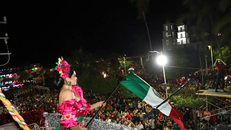 La alcaldesa Ana Karen Val Medina dio el Grito de Independencia de México.