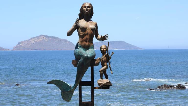El personaje de cupido, parte del monumento La Diosa de los Mares, continúa sin un brazo.