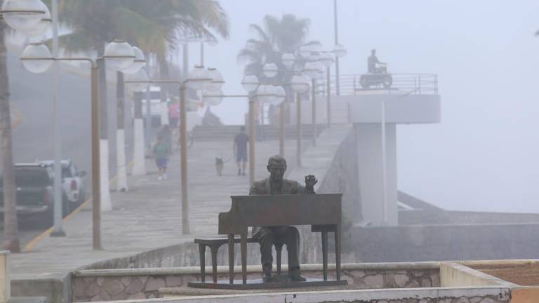 Neblina cubre a Mazatlán la mañana de este martes