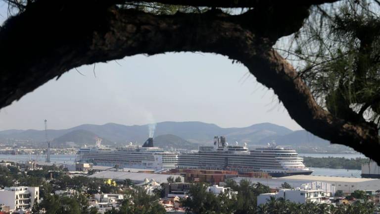Llegan a Mazatlán los cruceros Nieuw Amsterdam y el Norwegian Jade.