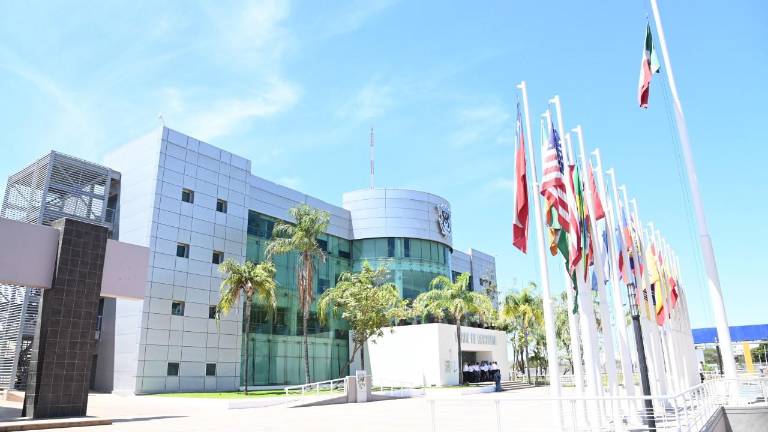 Jubilados de la UAS han promovido 300 amparos contra la reingeniería financiera.