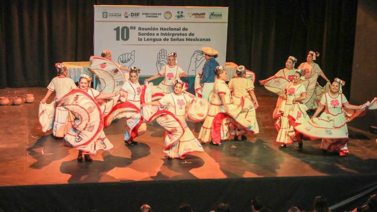 Los asistentes disfrutaron bailables, ponencias y presentación de un libro.