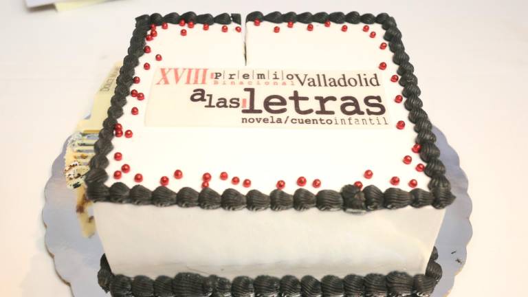 Enrique Escalona e Irma Calvo reciben el galardón del Premio Binacional Valladolid a las Letras