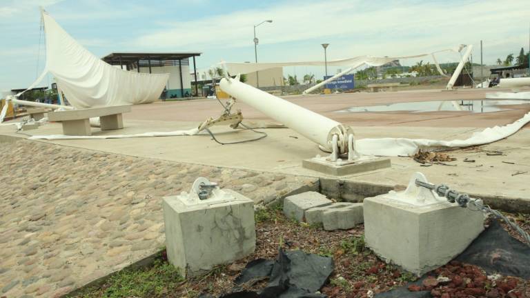 Velaria del Parque Lineal en avenida Óscar Pérez Escobosa, a un lado de la Estación de Bomberos, en Real del Valle.