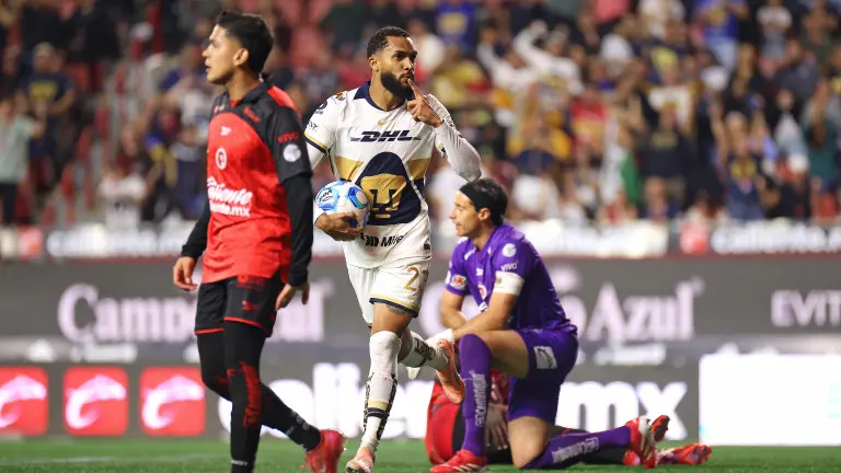 Juninho anota el tanto del empate.