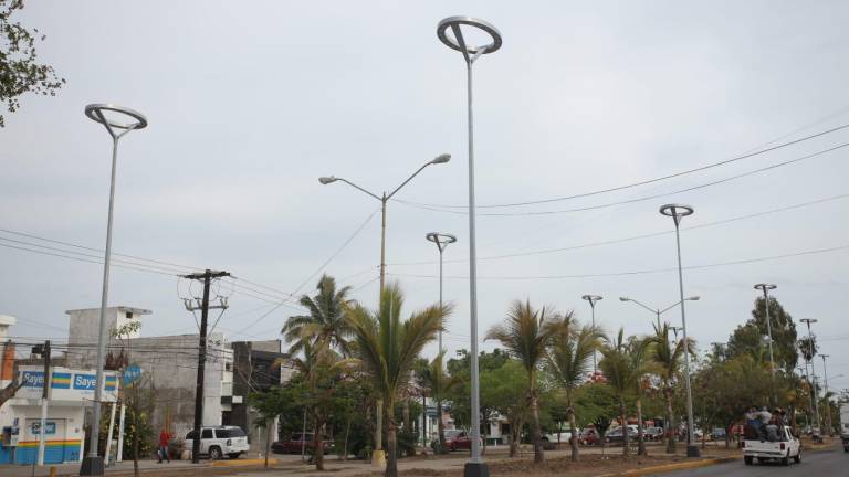 ‘El Químico’ afirma que no le corresponde aclarar retraso en instalación de luminarias en Mazatlán contratadas en 2021