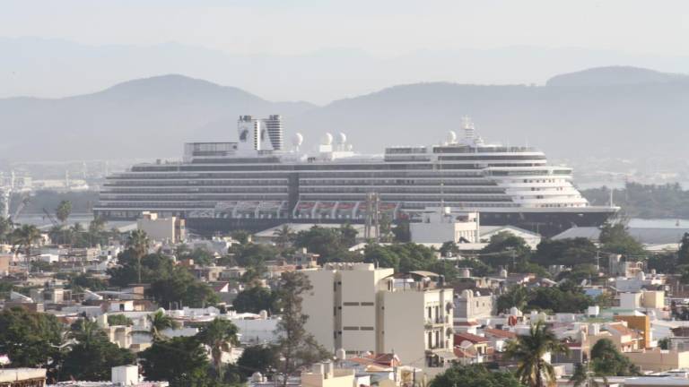 Llegan a Mazatlán dos cruceros; uno de ellos el Zuiderdam, que no atracó en Topolobampo por casos de Covid entre tripulantes