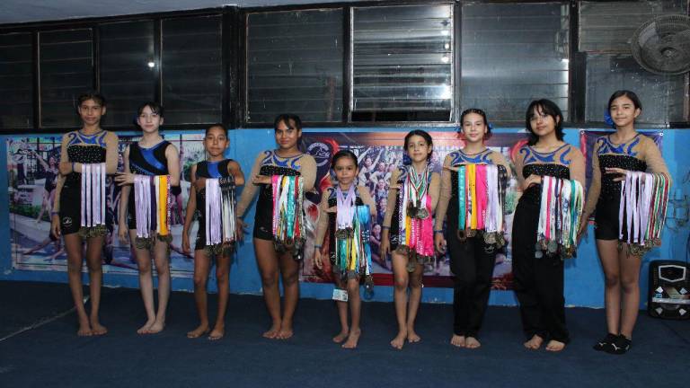 Las 10 gimnastas que participaron trajeron medallas para Escuinapa.