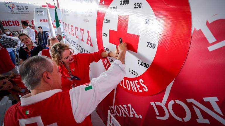 Eneyda Rocha Ruiz, acudió de invitada al arranque dela colecta 2022 de Cruz Roja Los Mochis