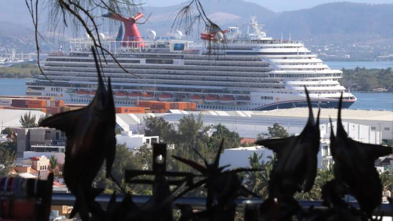 Este miércoles arribó a Mazatlán el crucero turístico Carnival Panorama.