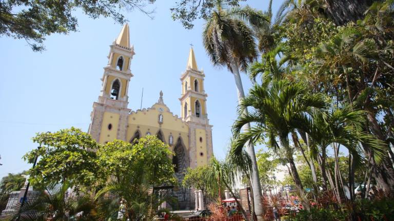 Durante un minuto las campanas de Catedral repicaron para orar y recordar a las víctimas de la violencia en México.