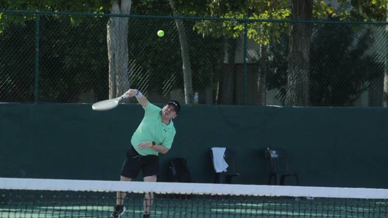 Los tenistas demostraron su calidad en las canchas de la Casa Club El Cid.