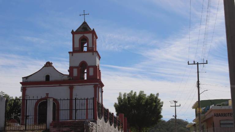 Las comunidades tienen 72 horas sin servicio de luz.
