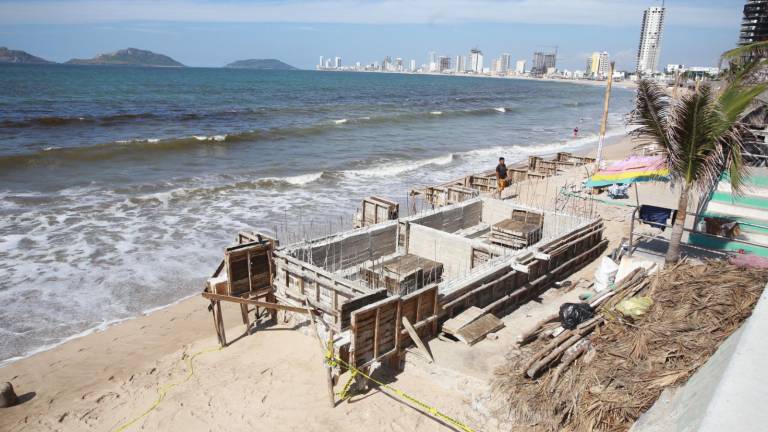 El martes el Presidente Municipal manifestó públicamente que se suspendió la obra de cimentación que se realizaba en la playa.