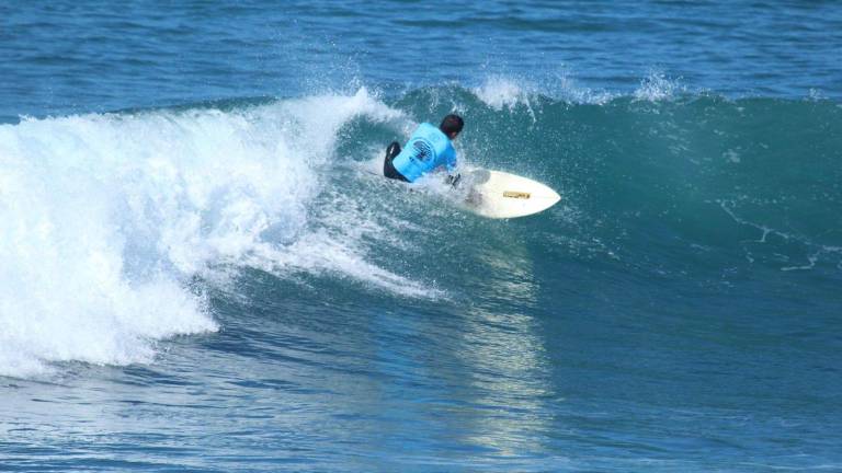 Sinaloense Martín Díaz sube al podio en Mundial de Para Surfing, en Estados Unidos