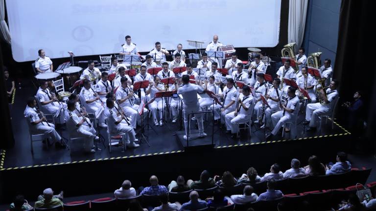 Se presenta con éxito la Banda Sinfónica de la Secretaría de Marina Armada de México, ante el público mazatleco.