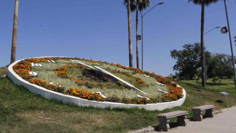Reinstalan manecillas del Reloj Floral retiradas por ser vandalizadas, en Culiacán
