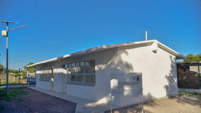 El Gobierno de Ahome construye dos aulas para el Conalep.