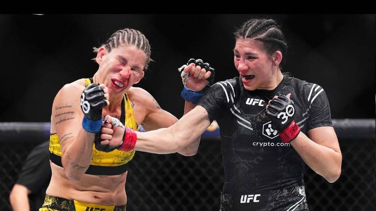 Irene Aldana conecta sobre Karol Rosa.