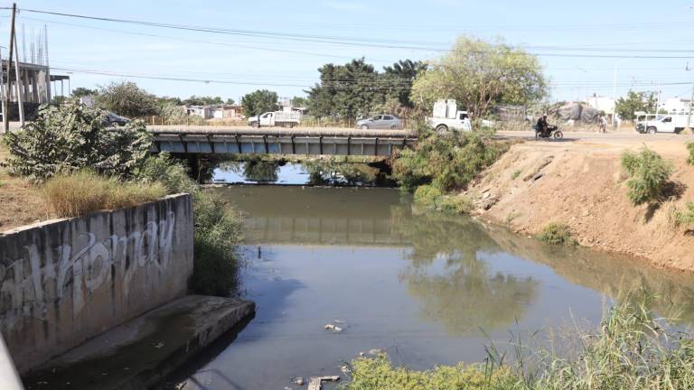 En el Arroyo Jabalines, en Mazatlán, se están vertiendo aguas residuales.