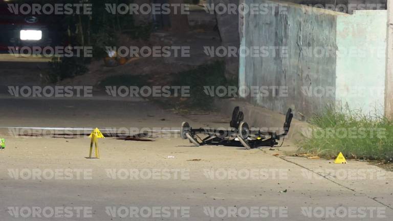 Un hombre con discapacidad resultó herido tras ser atacado a balazos en la colonia Ampliación 20 de Noviembre. Su andadera quedó en el lugar.