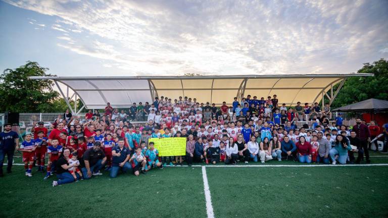 La entrega de la obra fue encabezada por el Presidente Municipal de Culiacán, Juan de Dios Gámez Mendívil.