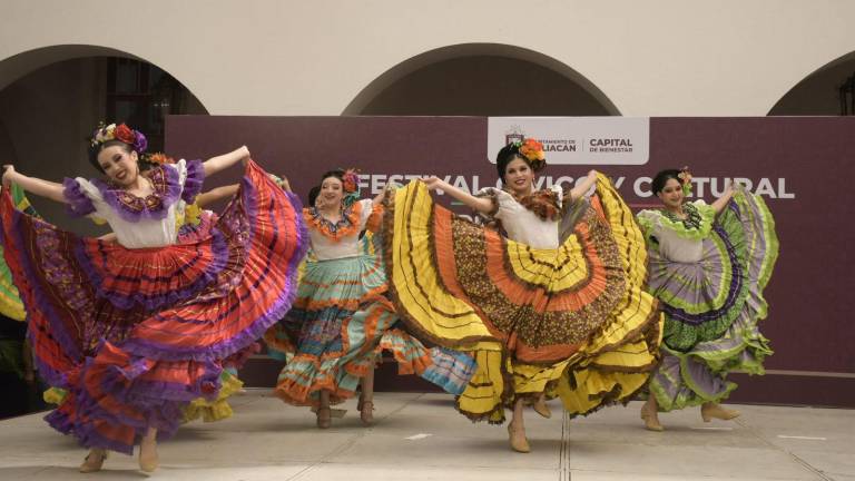 La Compañía Folclórica Sinaloense del Instituto Sinaloense de Cultura deleitó al público presente.