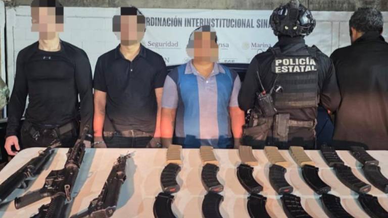 Tres detenidos y un arsenal asegurado tras despliegue de la Guardia Nacional y la PEP en Culiacán.