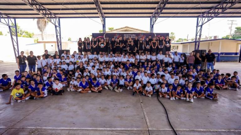 Alumnos de la prima Jesús García y el Coro Guillermo Sarabia.