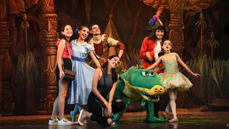 Esplendorosa e impecable como la luna llena fue Peter Pan puesta en escena que se celebró en el teatro Ángela Peralta.