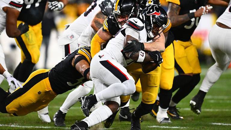 Los Texans impusieron su mejor defensa con golpes ofensivos oportunos para avanzar de ronda.