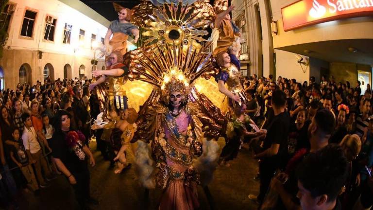 Callejoneadas, exposición de catrinas comestibles, catrinas, fuego y música prepara el Gobierno de Mazatlán.