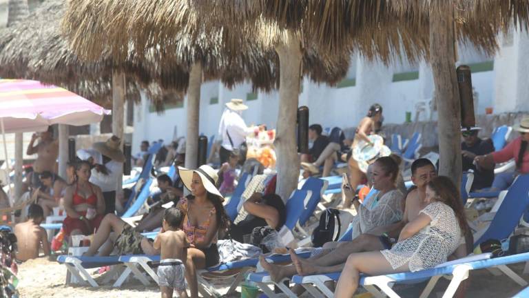 Playas de Mazatlán registran visita ‘moderada’ de turistas