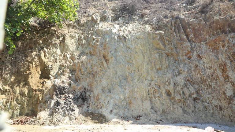 El cerro que comenzó a ser desgajado.