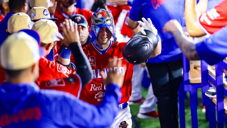 Charros de Jalisco arancó la defensa de su bicampeonato con triunfo en casa ante Jaguares de Nayarit.