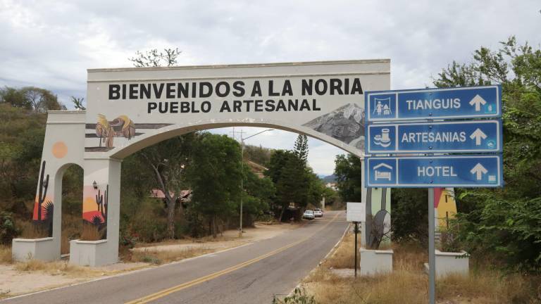 Comerciantes de La Noria insisten en mayor inclusión en los recorridos de cruceristas que visitan Mazatlán.