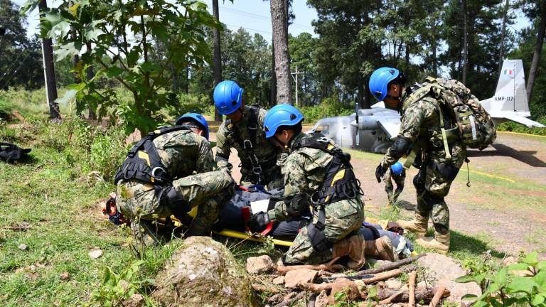196 cadetes de la Escuela Médico Naval y Enfermería Naval culminan capacitación en atención de heridos en combate