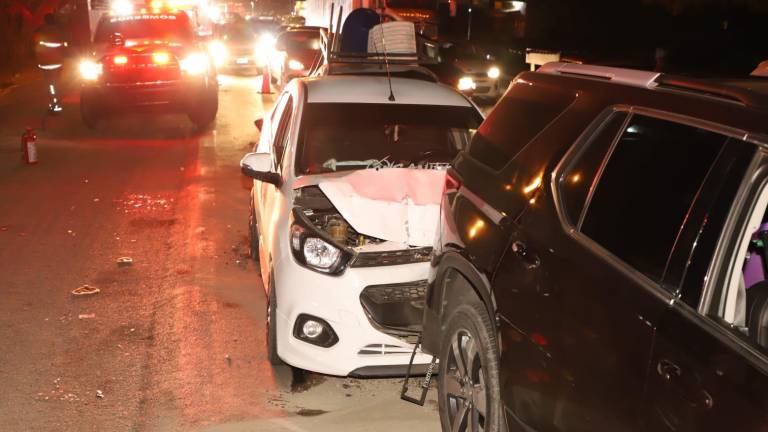 Se registra carambola entre 4 vehículos en carretera a la altura de Urías, en Mazatlán