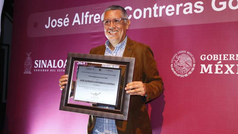 El artista sinaloense Ito Contreras recibe el Premio Sinaloa de las Artes 2023 por parte del Gobierno de Sinaloa.