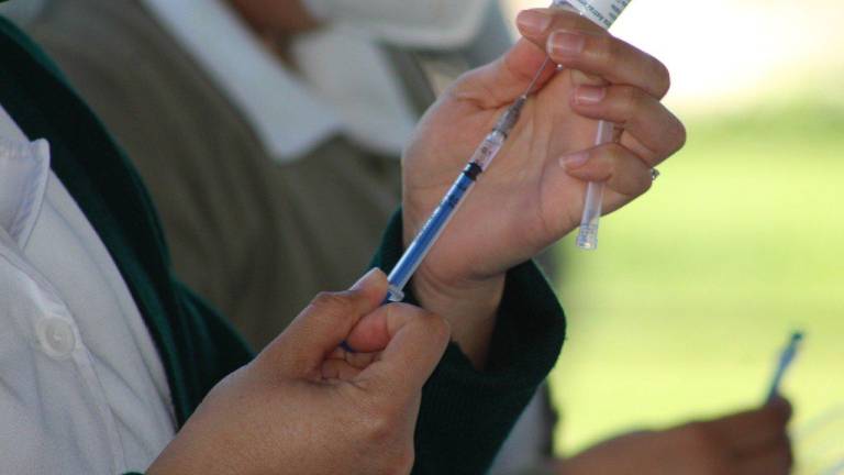 En Gran Bretaña, el 85 por ciento de las personas de 12 años o más han recibido dos dosis de vacunas y casi dos tercios han recibido una dosis de refuerzo.
