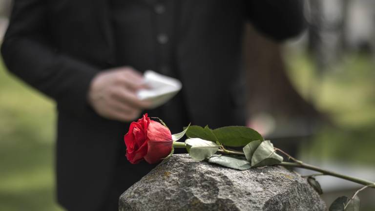 La propuesta contempla hasta cinco días hábiles de permiso pagado por el fallecimiento de familiares cercanos en línea directa, por afinidad o adopción.