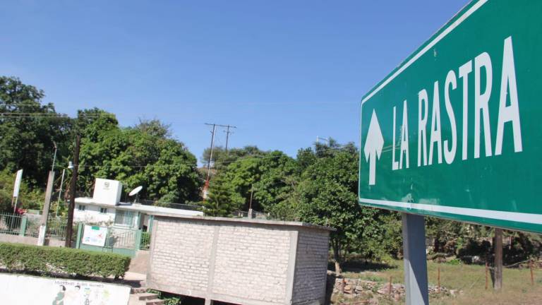 Habitantes de La Rastra denuncian constantes apagones y exigen una solución urgente a la CFE.