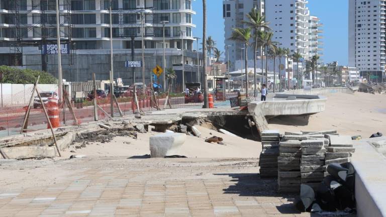 Los socavones registrados en distintos puntos del malecón de Mazatlán han afectado pavimentos, banquetas, ciclovías y muros de contención.