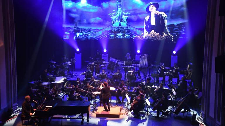 La Camerata Mazatlán y Bewitching Broadway hicieron un Eclipse total del Corazón en la velada ofrecida en el Teatro Ángela Peralta.