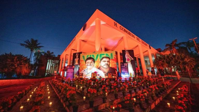 Congreso de Sinaloa dedica altar de muertos a personal sanitario, activistas y políticos