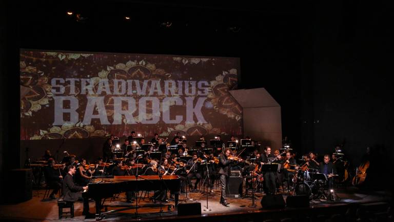 Una audaz fusión de música barroca y rock cautivó al público cuilichi con el concierto Stradivarius BaRock.
