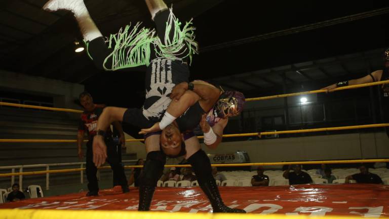 La lucha extrema fue el plato fuerte en la Germán Evers; participaron más de 15 gladiadores locales