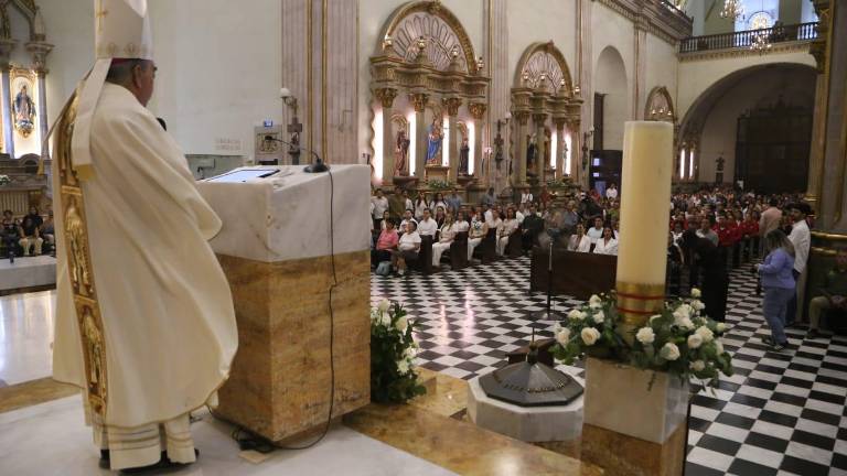 El Obispo Jesús José Herrera Quiñónez preside la misa en conmemoración del aniversario de la fundación de Culiacán.