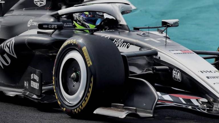Checo Pérez finaliza en el lugar 17.
